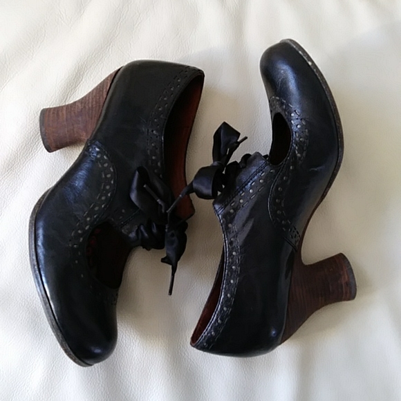 Vintage Black Leather Naya Jada Pumps - Picture 8 of 8